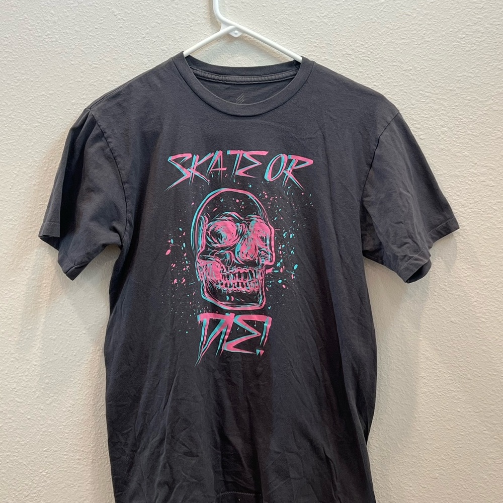 Black Graphic Tee with Skull Design Size Medium - Picture 3 of 7